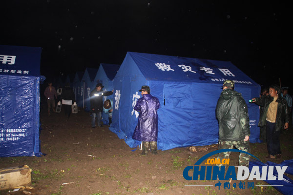 迪庆：武警云南总队百余名官兵冒雨昼夜奋战灾区抢险救灾