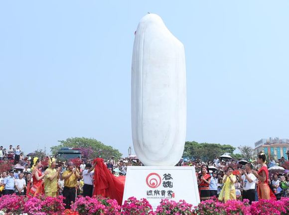 世界最大汉白玉雕刻遮放贡米成功申报世界纪录