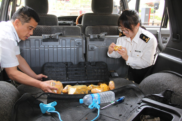 昆明海关首次运用小型车辆检查设备查获夹藏玉石119.7公斤
