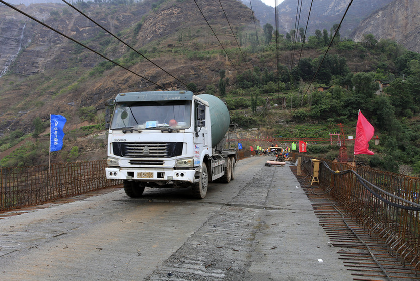 “亚洲第一高溜”鹦哥溜索改桥工程主体完工