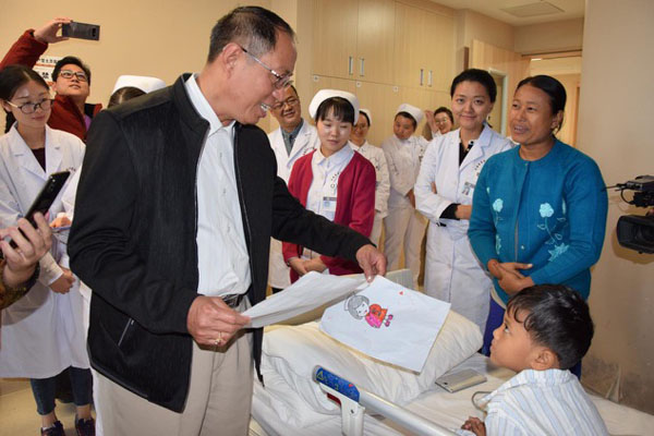 缅甸总领事一行探望在云南省阜外心血管病医院入院缅甸患儿
